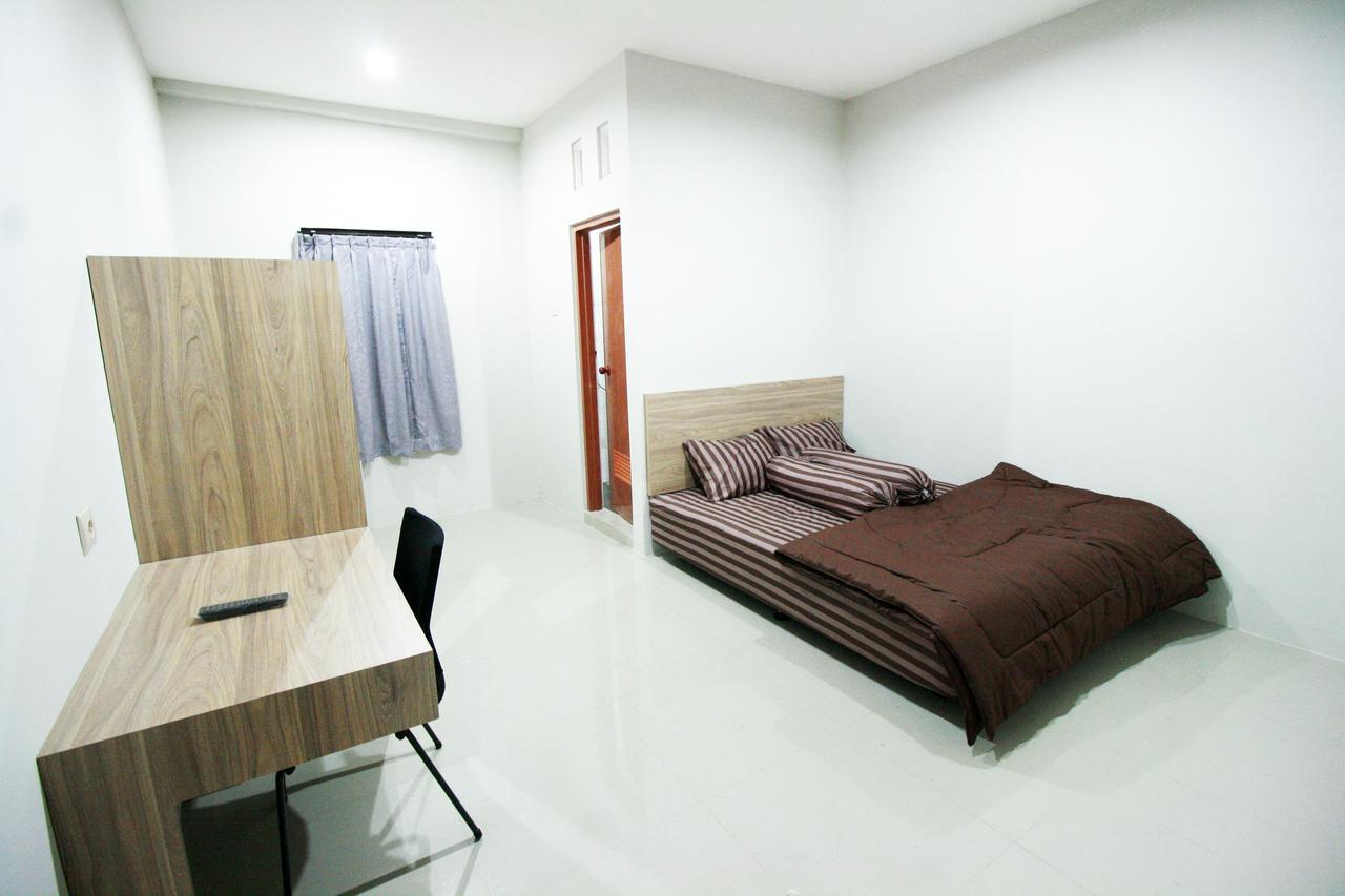 Hotel Dparagon Medokan Ayu Surabaya Exterior foto